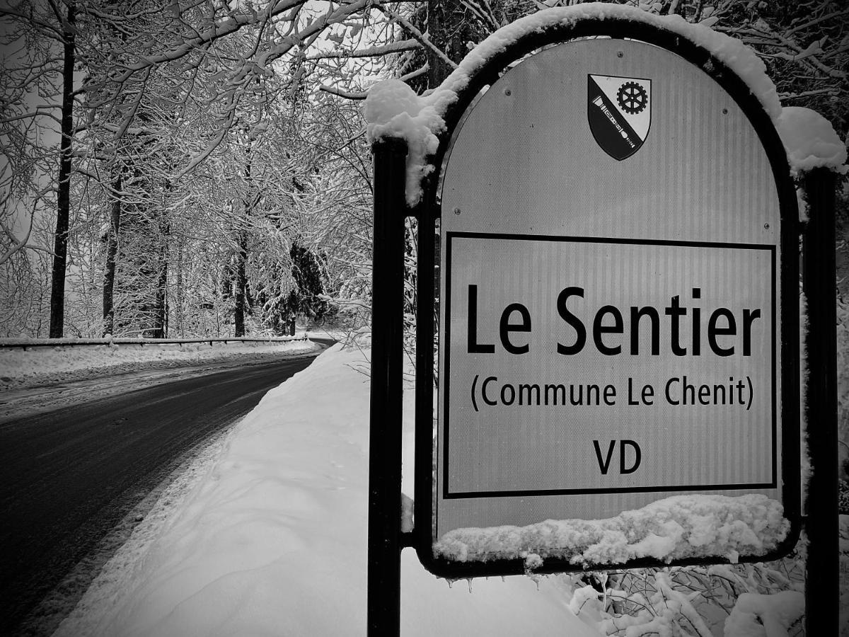 Hotel De Ville Du Sentier Лё-Сантье Экстерьер фото